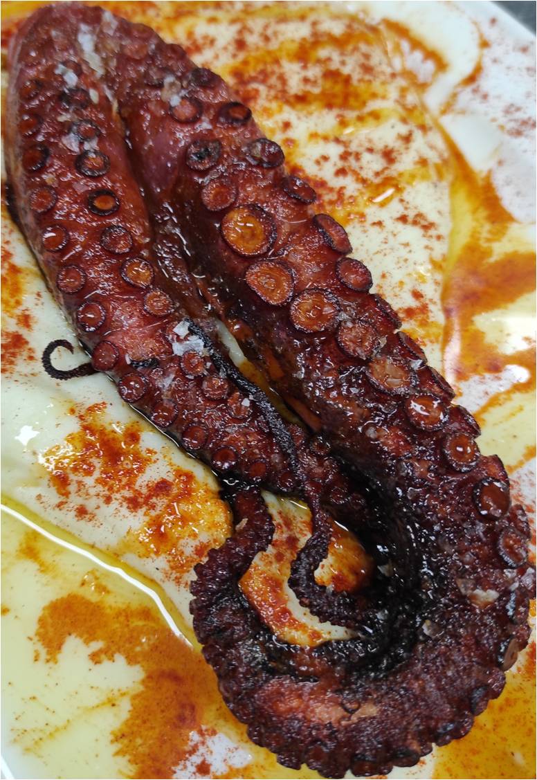 Pulpo plancha con mousse de patata